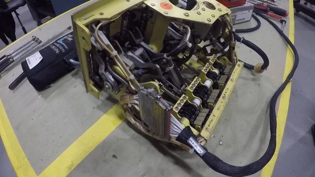 Power lever quadrant Saab 340 смотреть онлайн