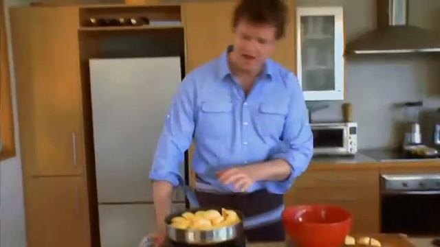 Jazz Apples in Toms Kitchen Tarte Tartin with Cinnamon Creme Anglaise.mp4 смотреть онлайн
