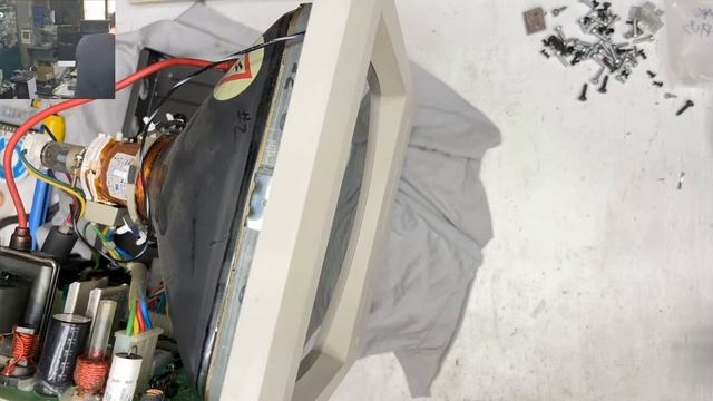 Rebuilding a Macintosh Plus (including Rifa replacement and termination power mod) смотреть онлайн