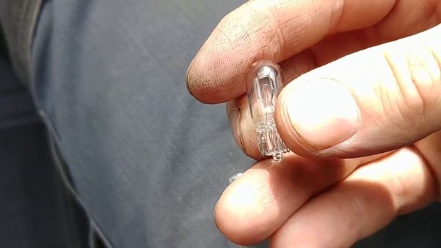 Wymiana Żarówki w Podsufitce - Seat Leon 1 | Szybki Poradnik смотреть онлайн