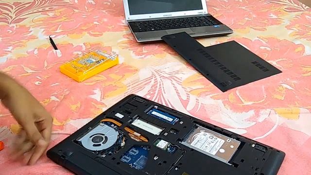 How to Change or Upgrade RAM in a Laptop [Lenavo][Samsung] смотреть онлайн
