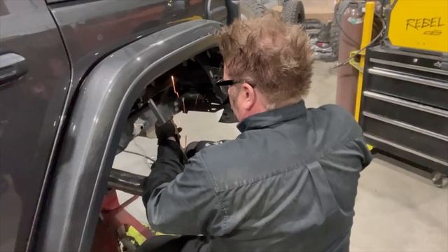 Day 1-3 of the @TreadLightlyTeam giveaway Jeep build! смотреть онлайн