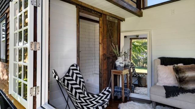 Huge Windows in a 34ft Tiny Home смотреть онлайн