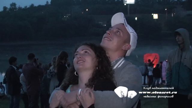 Массовый запуск небесных фонариков 14.06.2011г смотреть онлайн