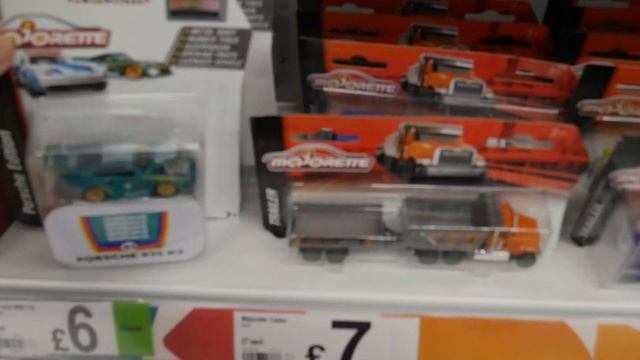 Transformers Toy Hunting Is A Risky Business смотреть онлайн