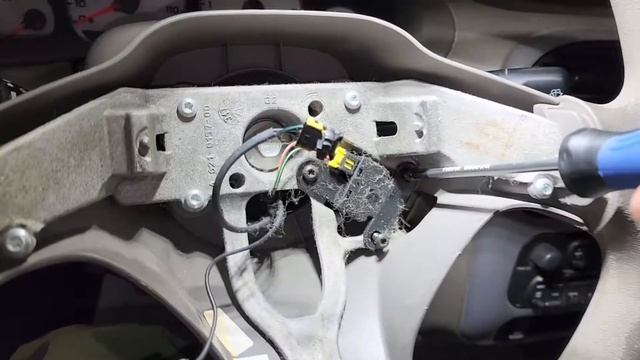 2005 Dodge Neon Cruise Control Switch and Airbag removal смотреть онлайн