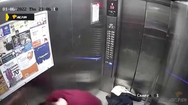 Неадекват ломает лифт