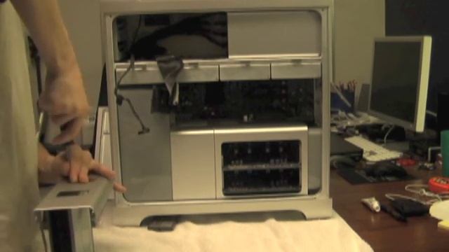 Mac Pro DVD Drive Installation смотреть онлайн