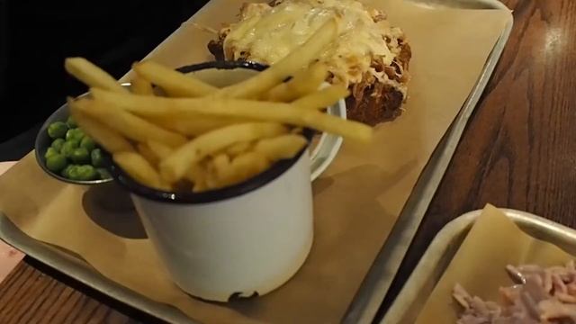 VLOGMAS | My Boyfriend Comes To Lincoln! смотреть онлайн