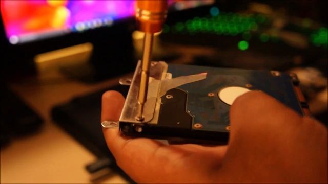 Clone/Copy EVERYTHING including Windows from old hard drive to a new one step by step (Easy way) смотреть онлайн