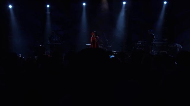 [HD] Bat For Lashes - What's a Girl to Do? (Live at iTunes Festival 2012) смотреть онлайн