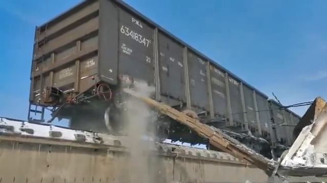 Лайфхак выгрузки щебня на повышенном пути смотреть онлайн