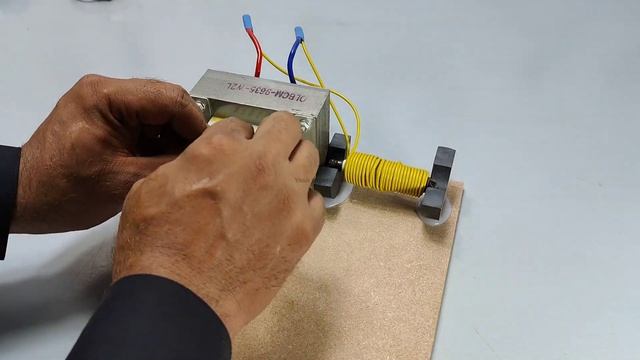 i turn spark plug into 240v generator use 2 magnets and 1 spark plug смотреть онлайн