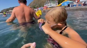 ВЛОГ ШИКАРНОЕ МОРЕ в Рыбачьем КРЫМ ! Вода чистая как слеза! Отдых в Крыму 2021! Мили Ванили