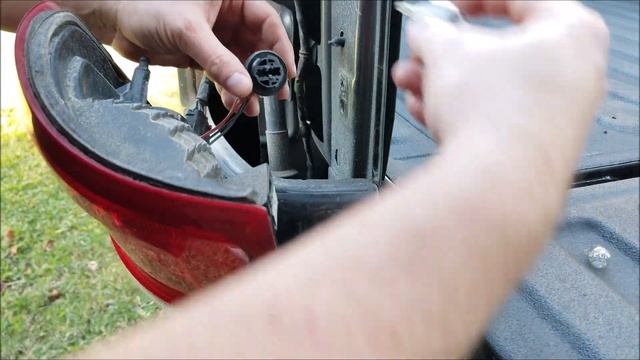 FAST - Change Tail Light Bulb - 2020 Ram 1500 Lone Star