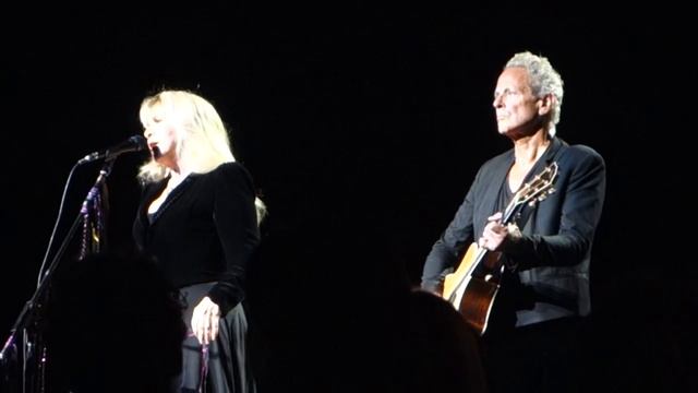 Fleetwood Mac - Landslide (Sydney, 25.10.2015) смотреть онлайн