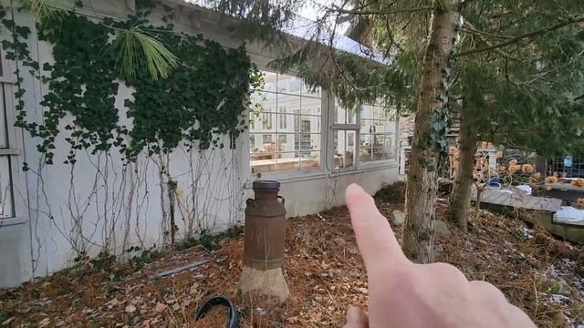Tour a Dream Greenhouse Built from Salvaged Windows and a Spectacular Barn Find смотреть онлайн