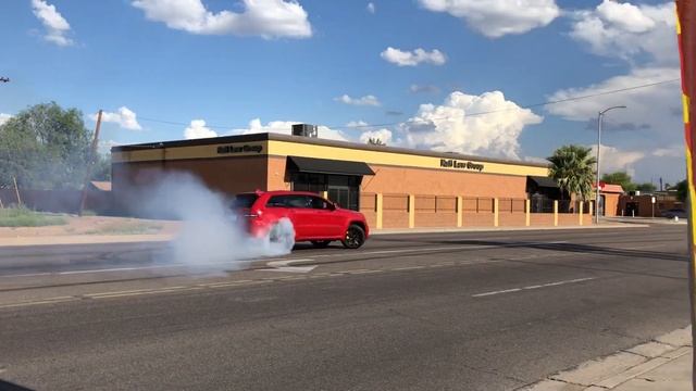 Jeep Trackhawk burnout смотреть онлайн
