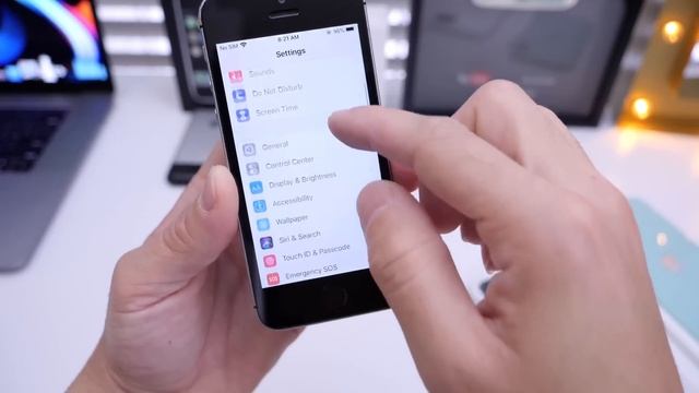 iOS 13.4 on iPhone SE - Apple continues to IMPRESS смотреть онлайн