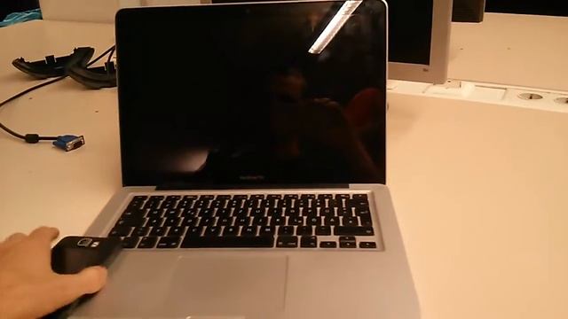 Macbook Troll: Turn off screen with the touch of an Android Phone! смотреть онлайн