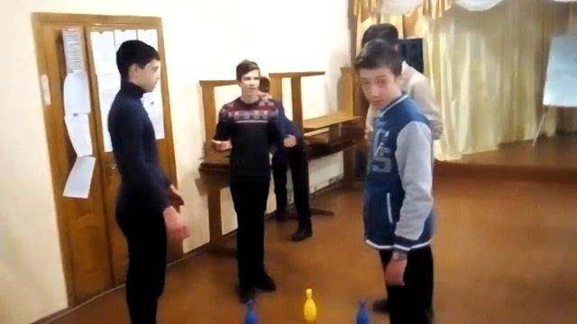 Игра в помещении "перетащить" смотреть онлайн