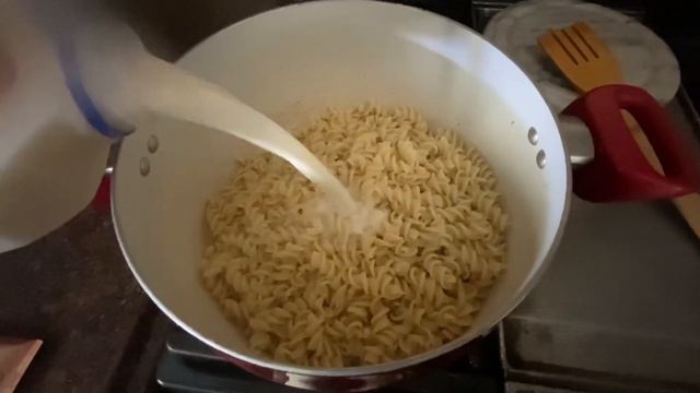 COMO HACER CHEETOS MAC N CHEESE SUPER BUENÍSIMO😋 LOS RECOMIENDO SI 👍🏼 O NO👎🏼 смотреть онлайн