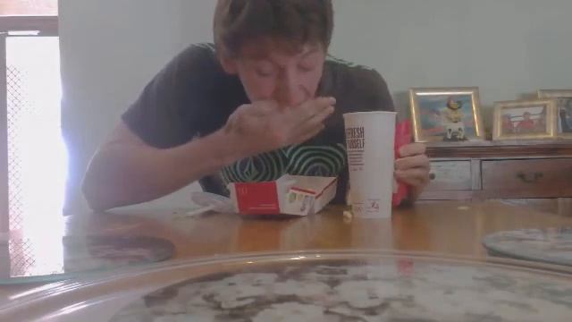 Demolishing a Large Big Mac Meal смотреть онлайн