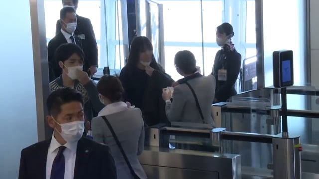 Japan's former princess Mako boards flight to New York with husband | AFP смотреть онлайн