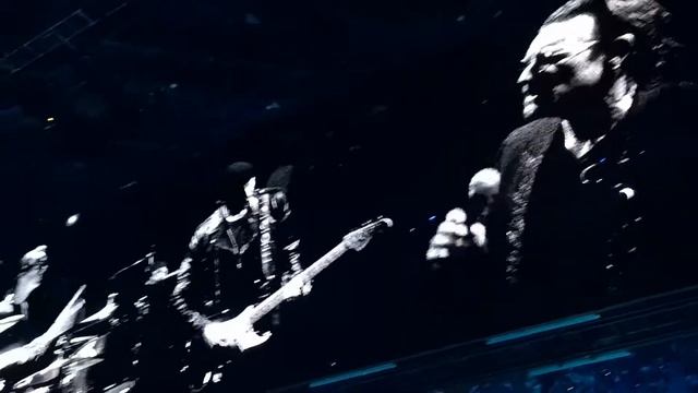 Adam Clayton bass. Pride - U2 (Paris, 2018) смотреть онлайн