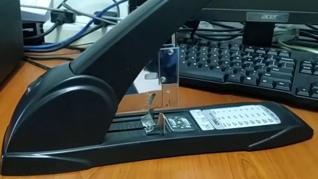 HOW TO USE HEAVY DUTY STAPLER - CARA CARA MENGGUNAKAN STAPLER HEAVY DUTY смотреть онлайн