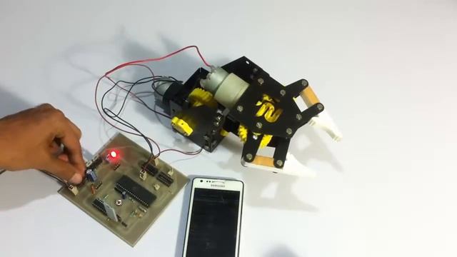 Android Controlled Robotic ARM Project смотреть онлайн
