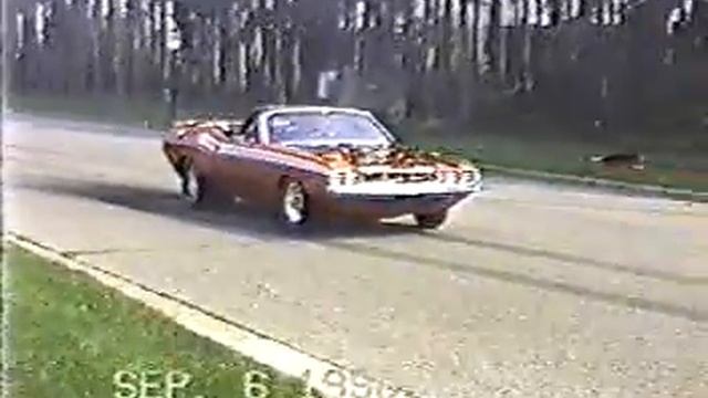 Burnout 1970 Dodge Challenger 426 HEMI