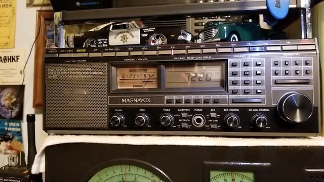 Magnavox D2999 vs Hallicrafters S40B смотреть онлайн