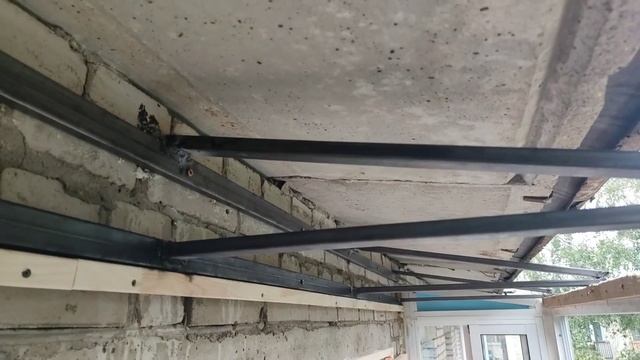 Крыша на балкон последнего этажа в г.Королёв Московская область/Козырёк над балконом/Установка крыши смотреть онлайн