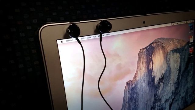Make iPhone & iPod Earbuds Stick to MacBook Pro with a Silly Mac Trick смотреть онлайн