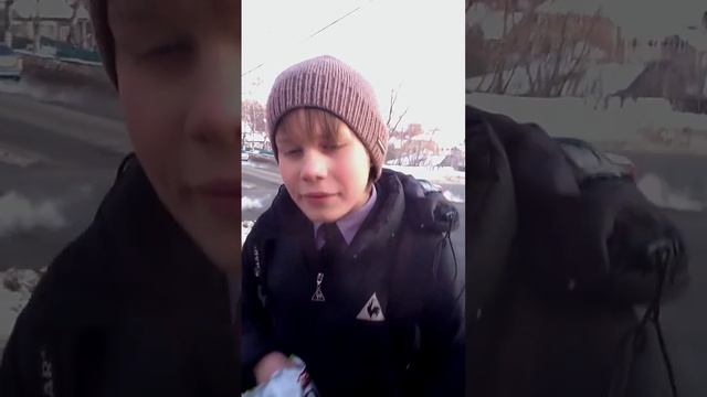 Прогулка после школы с iPad))) смотреть онлайн