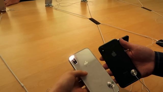 » Picking up my New iPhone X at the Apple Store « смотреть онлайн