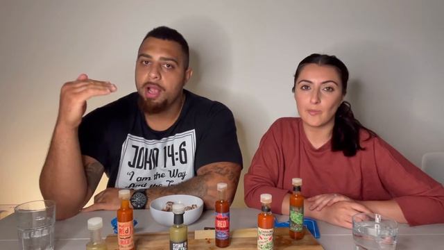 Hot Wings Challenge: Anniversary Question and answer with Curtis and Mariam - dating, relationships смотреть онлайн
