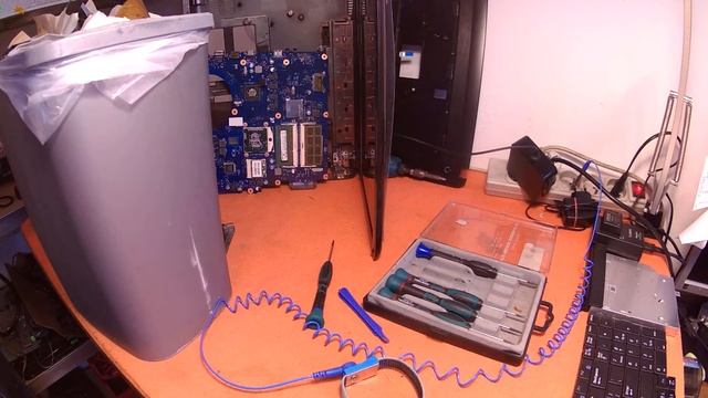 SAMSUNG R540 demontaż czyszczenie i dwa słowa o obrabianiu dupy ... :((( смотреть онлайн