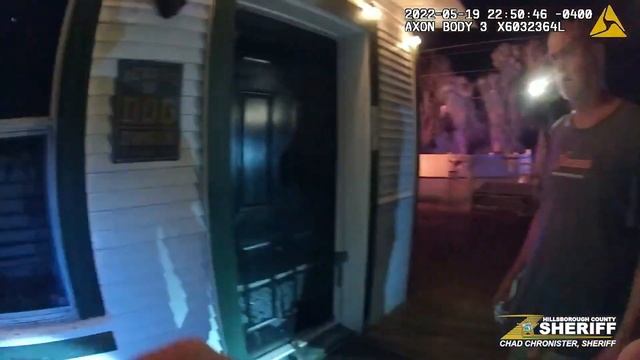 Video shows Hillsborough deputies break window to save boy from house fire смотреть онлайн