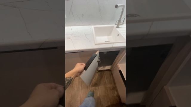 Подсветка на кухне, обзор кухни #сборкакухни #сборкамебели #мебель #сборка #vlg #волгоград смотреть онлайн