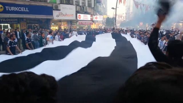 Elazığ'da GS BJK maçı öncesinde Beşiktaş taraftarlarinin coşkusu смотреть онлайн