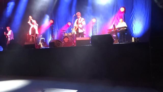 The Hollies, The air that I breathe-Woman in a black dress Lingen 2019 смотреть онлайн