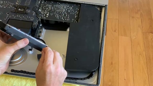 How To Install a New Hard Drive in a 27 inch iMac смотреть онлайн