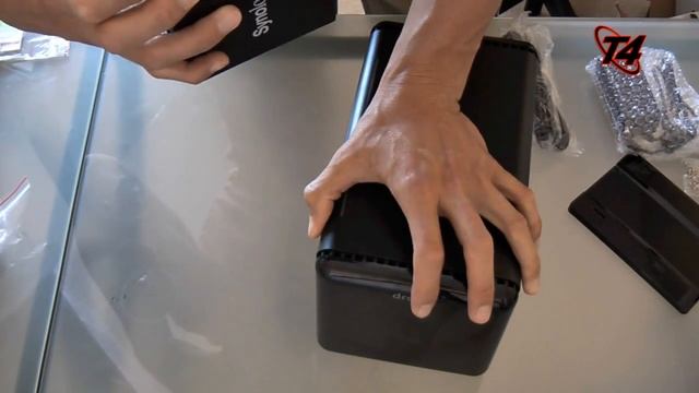 Synology DS411 Slim Unboxing смотреть онлайн