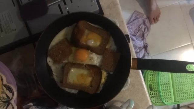 Еврейская яичница с тостами смотреть онлайн