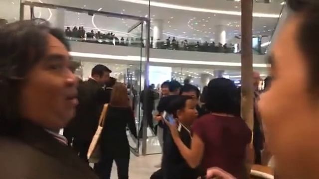 งานเปิด ICONSIAM ปิดห้างเลี้ยง #iconsiam และ #Apple store thailand #catch5 смотреть онлайн