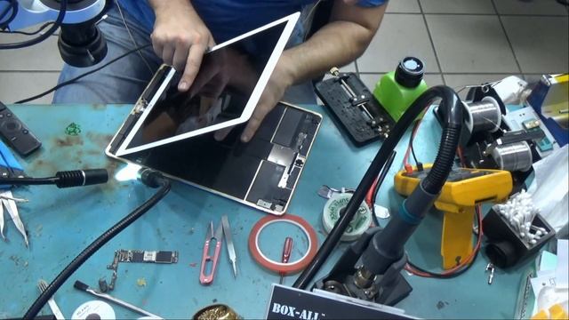 iPad Pro 12 9 Not turning on after screen replacement - Power IC short смотреть онлайн