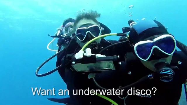 I was in Bali diving with my phone playing music underwater! смотреть онлайн