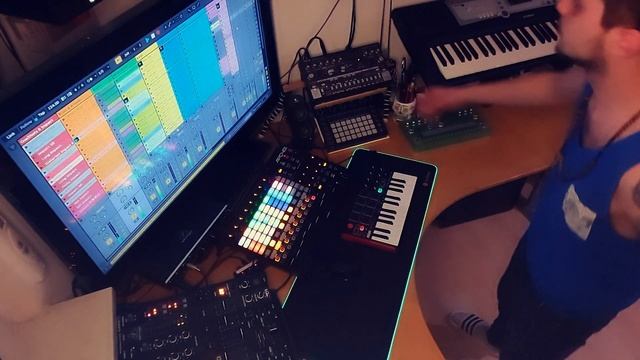 DJ SMÖRK // ABLETON 11 LIVESESSION @HOME 04.06.2021 смотреть онлайн